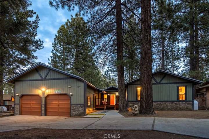 YOGI’S SUMMIT | SNOW SUMMIT · 5 bedrooms · 10 beds · 4 baths thumbnail