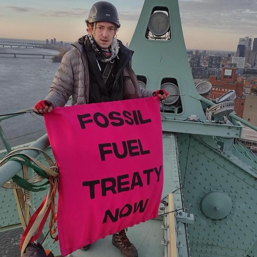 One week since the protest action on the Jacques Cartier bridge, two @collectifantigone @lastgenerationcanada activists 