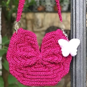 Aprenda a fazer LINDAS BOLSAS DE CROCHÊ que estão entre as bolsas MAIS VENDIDAS das Grandes Crocheteiras thumbnail