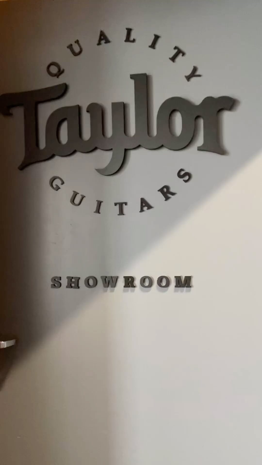 POV: you just won our Bluebird Golden Pick Contest and are spending the day at the @TaylorGuitars showroom! 

We are sti
