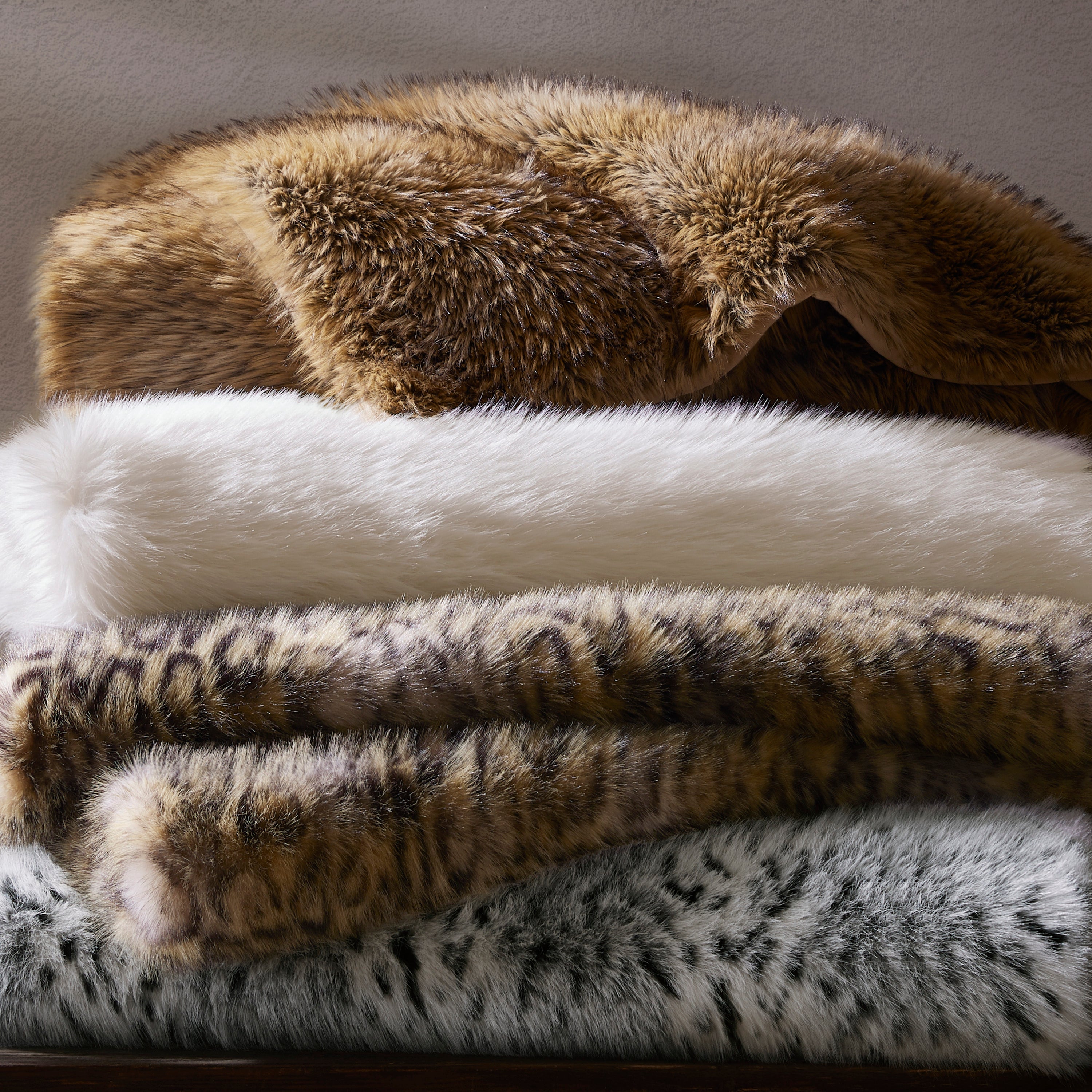 Faux Fur Throw Blanket thumbnail
