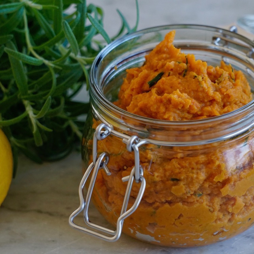 Falsk hummus på sötpotatis och morot thumbnail