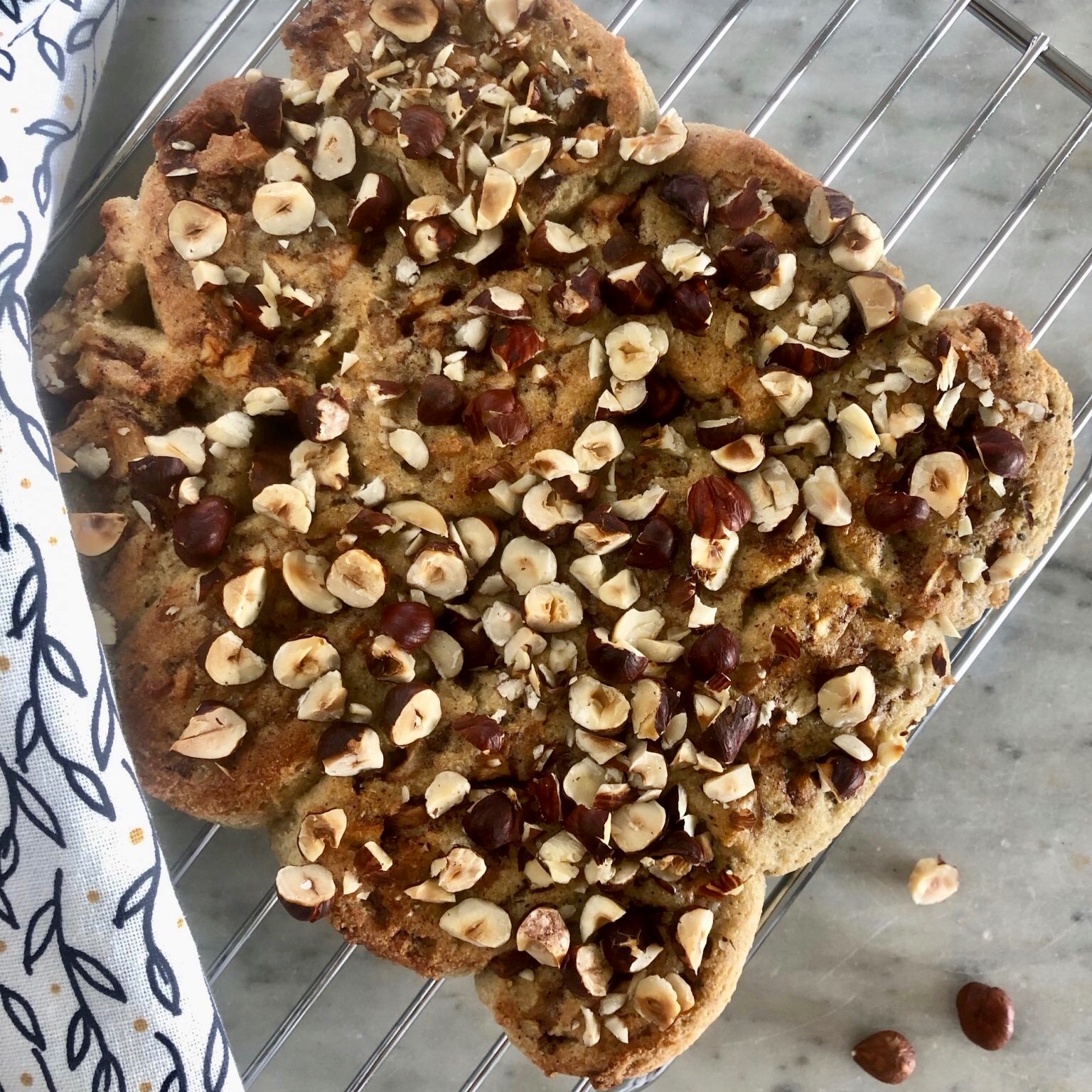 Kanelbullekaka med äpple thumbnail