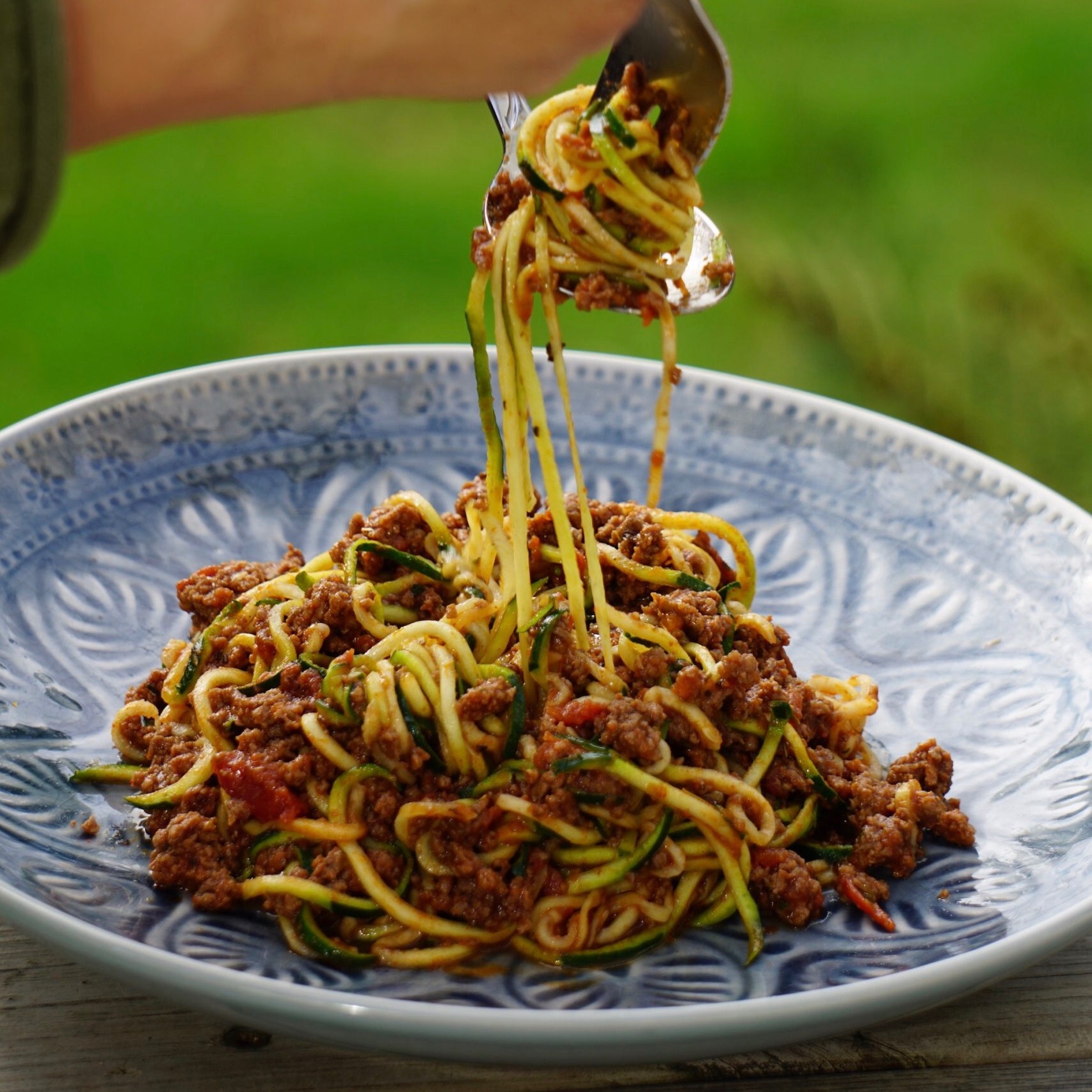 Köttfärssås med zucchinipasta thumbnail