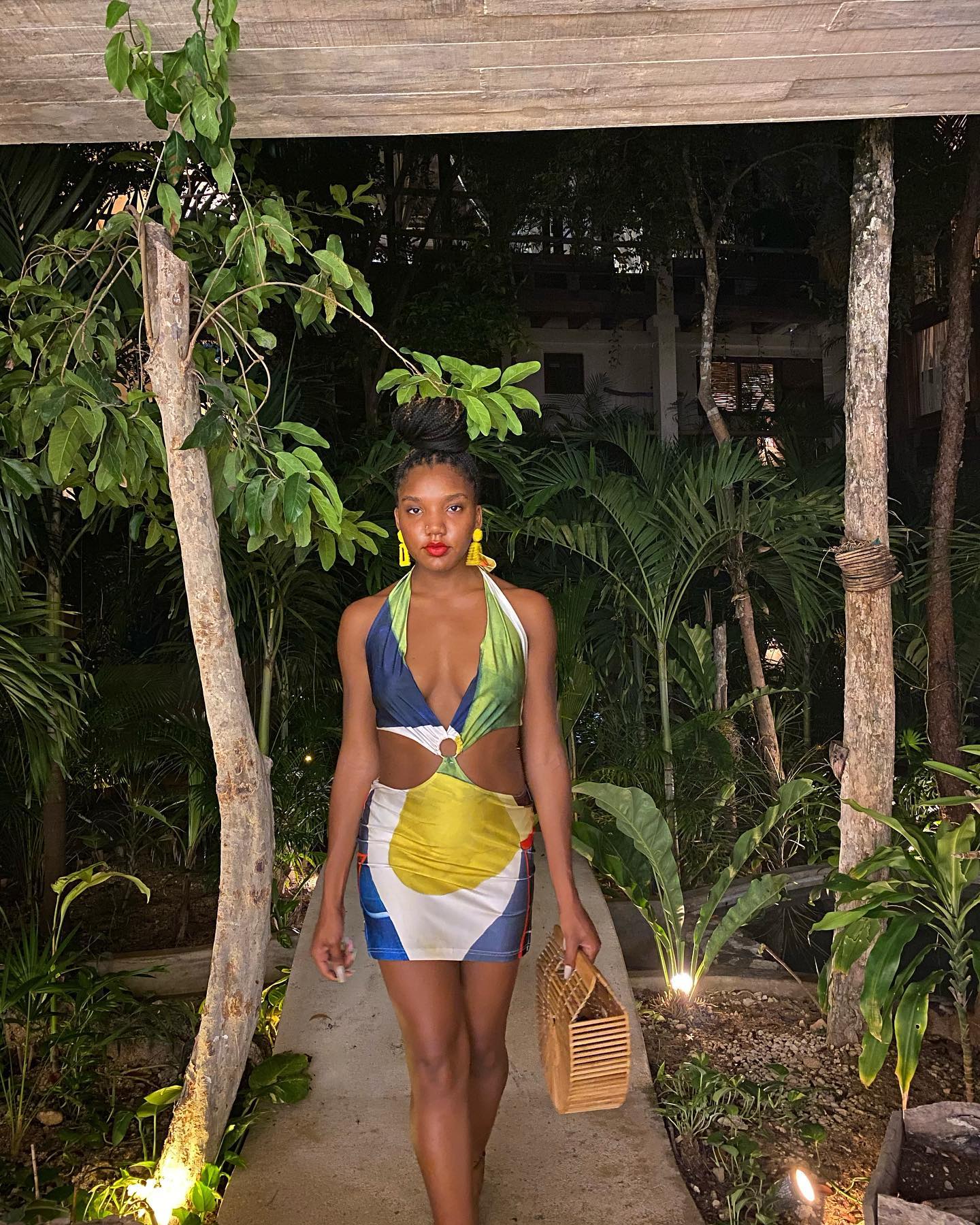 𝐓𝐰𝐞𝐧𝐭𝐲 𝐭𝐢𝐦𝐞𝐬 𝐚𝐫𝐨𝐮𝐧𝐝 𝐭𝐡𝐞 𝐬𝐮𝐧. 🌞

get the full look: @styledbynyah