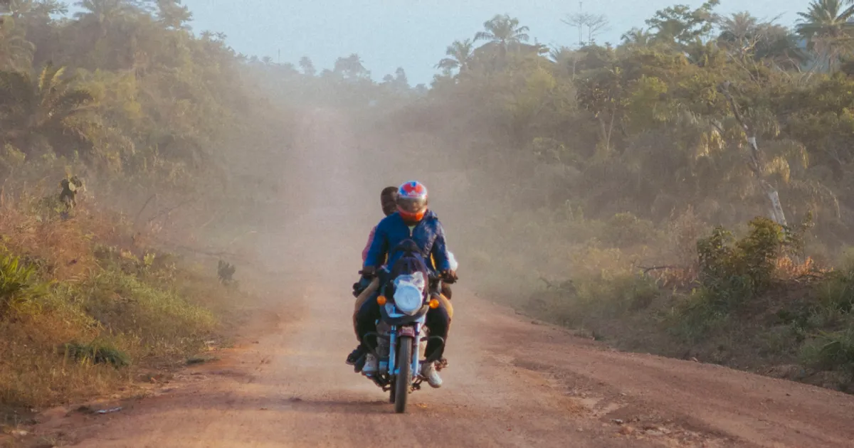 Mohamed Fullah: Liberian street photographer capturing everyday emotion and culture thumbnail