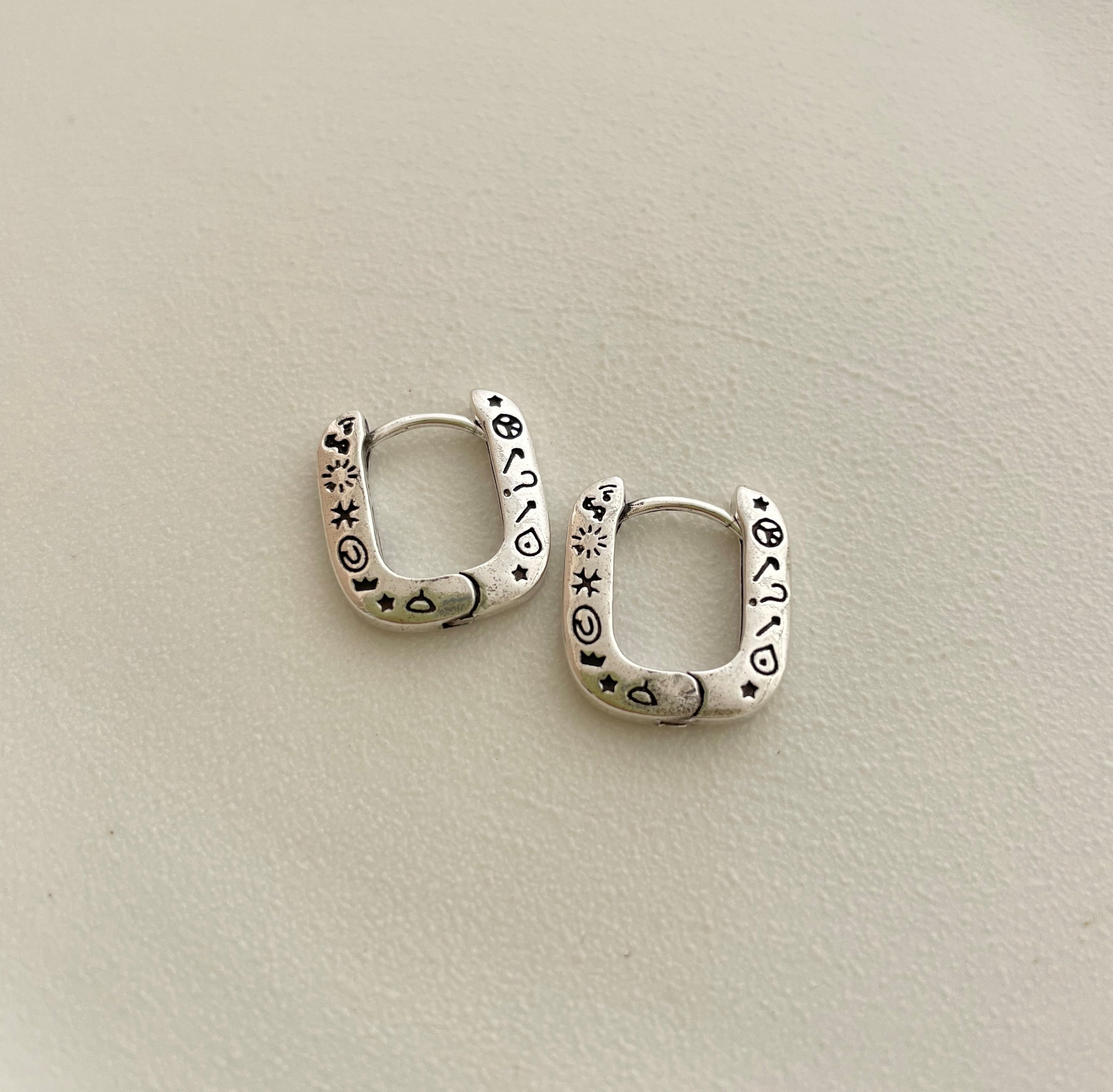 ER15-earrings s925 silver ต่างหูแบบล็อคลายกราฟฟิกย้อนยุค thumbnail
