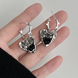 ER31-ต่างหูห่วงหัวใจสีดำ🖤 thumbnail