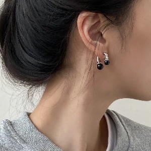 ER33- ต่างหูประดับมุกสีดำ thumbnail