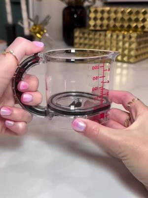 ¿Sabías que existe una taza medidora ajustable? 🤯 Pequeña, práctica y perfecta para cocinar sin ensuciar de más 👩‍🍳✨ ✅ D