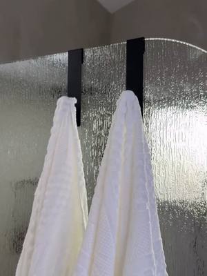 🛁✨ Un truco para que tu baño se vea más aesthetic sin recargar el espacio: Estos ganchos de ducha negros de acero inoxid