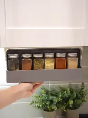 ¿No tienes mucho espacio en la cocina? 😩✨ Mira este truco increíble: un organizador bajo estante que aprovecha el espaci