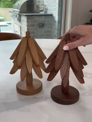 Un detalle práctico y con mucho encanto 🍵🌲 Estos posavasos de madera no solo son perfectos para tus tazas, ¡también sirv
