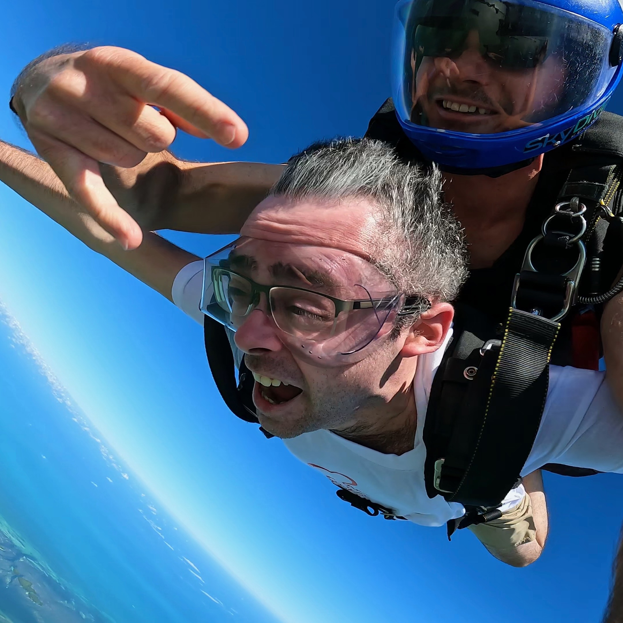 TOM'S SKYDIVE thumbnail