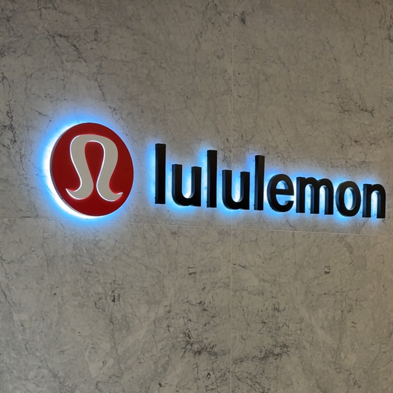 shop lululemon WMTM  thumbnail