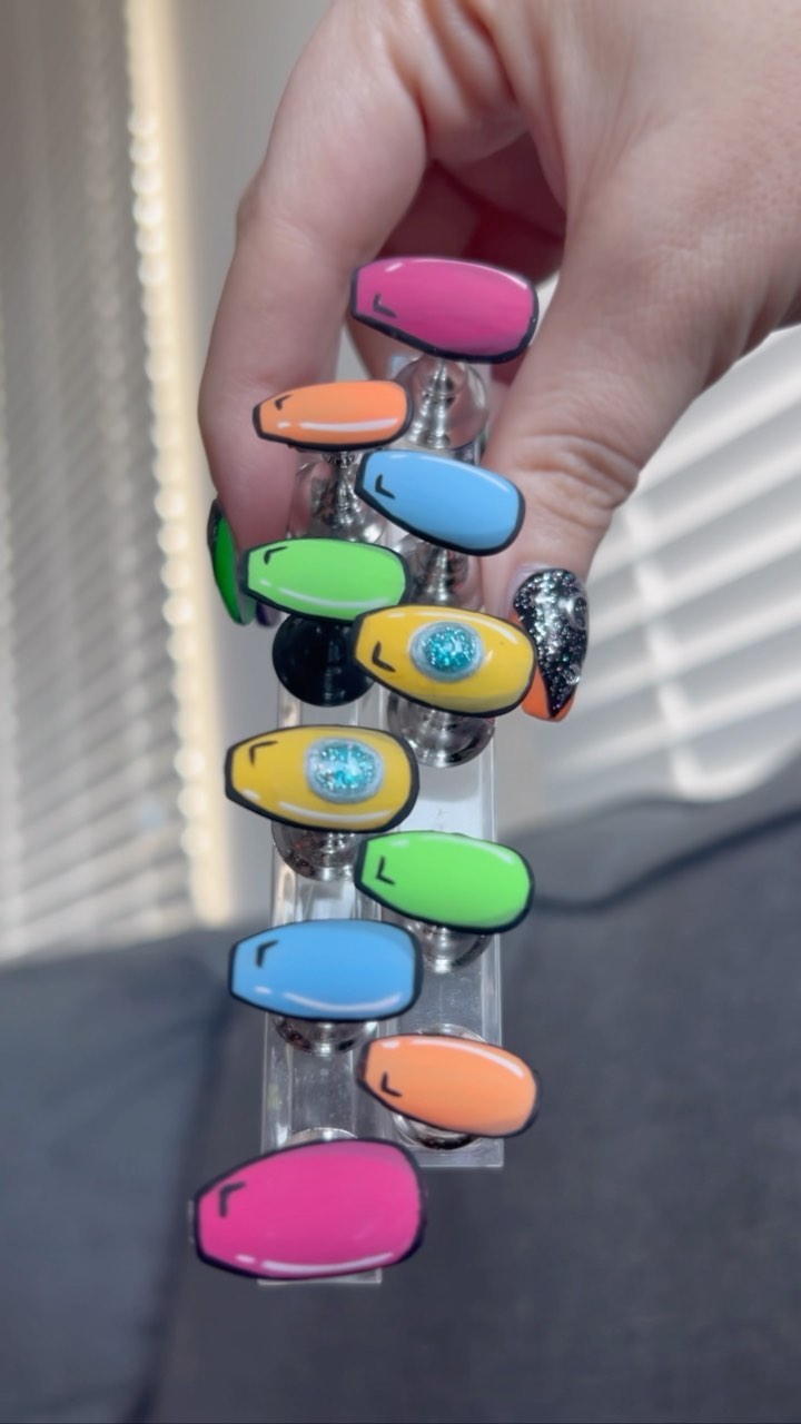 💙I love this style and thought i’d do my twist on it and make it nerdy. #borderlands #claptrap #borderlands3 #nailart #p