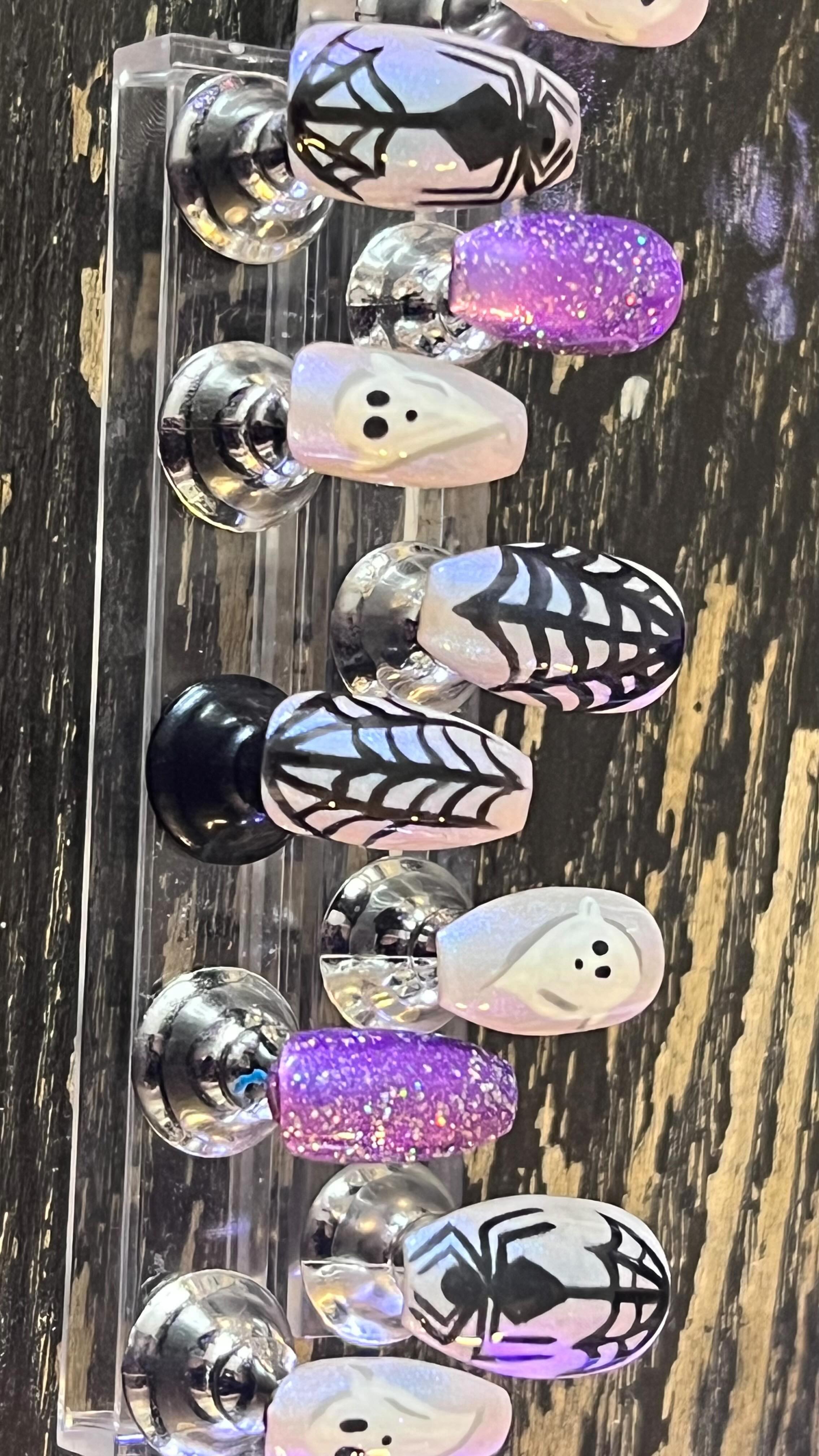 Spooky nail set perfect for Halloween👻 will be on my Etsy shop soon, let me know if you want to purchase a set 🕷️🕸️ #gel