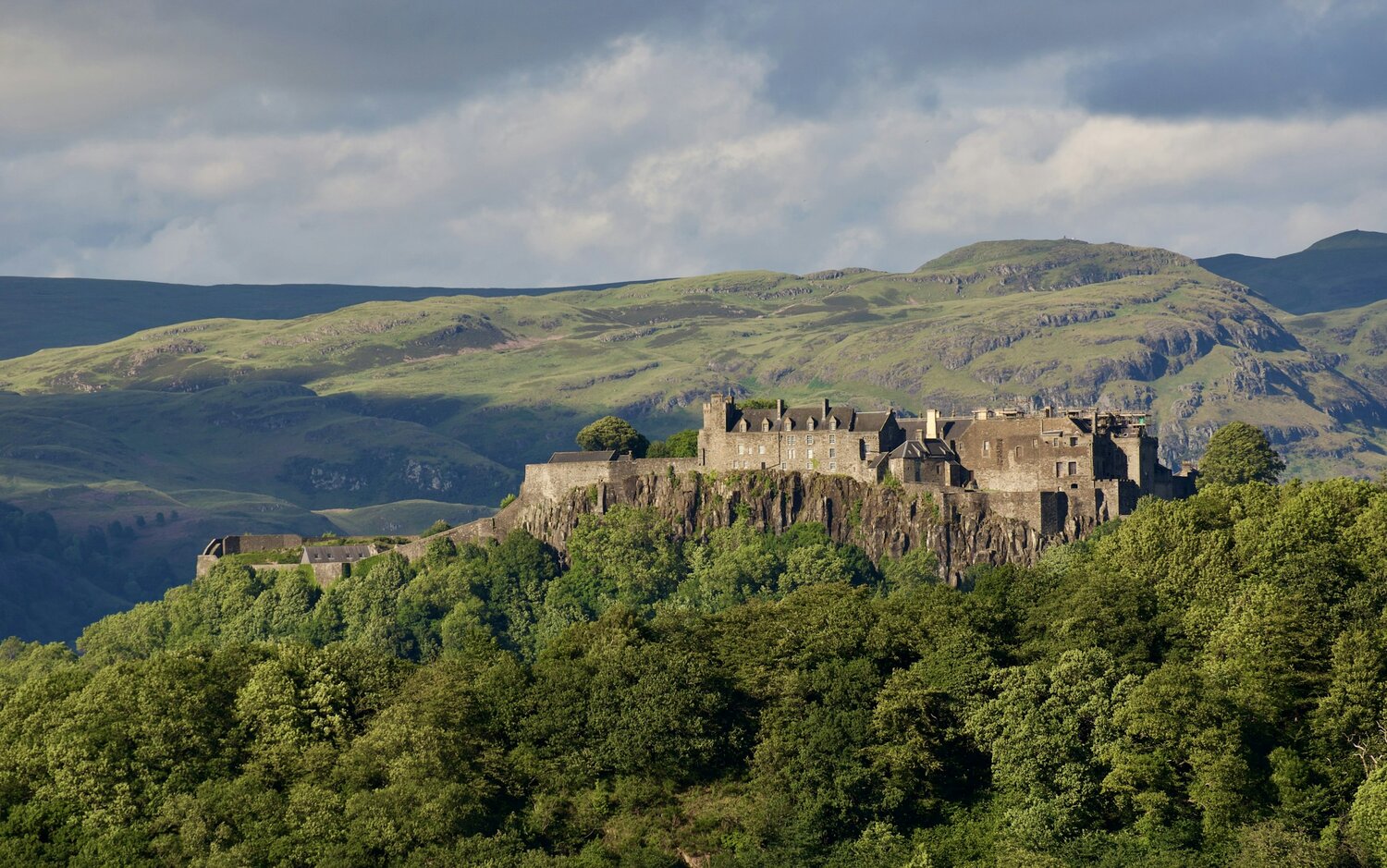 Stirling Castle, Loch Lomond & The Wallace Monument Private Day Tour thumbnail