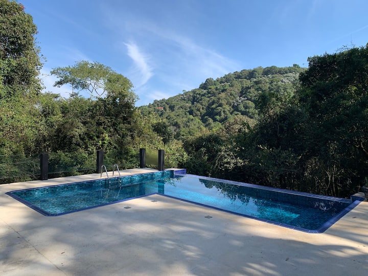 Suíte na Serra da Cantareira · Hidromassagem · Piscina · Café da Manhã · Lareira thumbnail