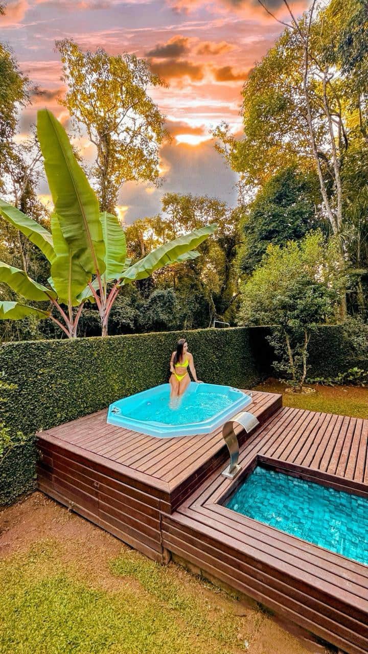 Refúgio na Serra da Cantareira · Hidromassagem · Lareira thumbnail