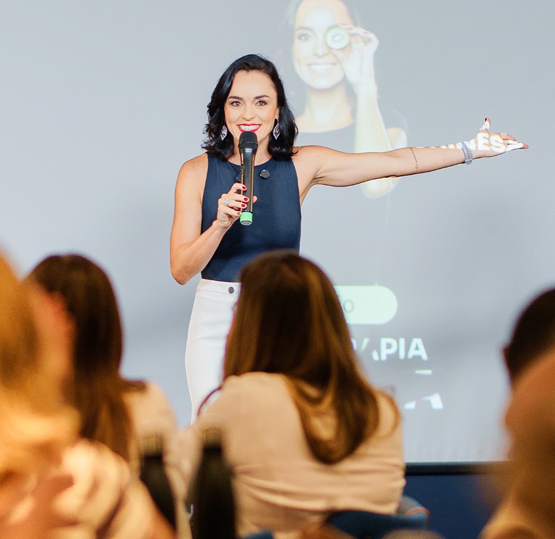 Conheça a Cláudia Siqueira Academy e veja como eu posso te ajudar thumbnail