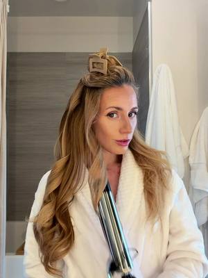 One of my favorite outfits so far this Spring 💗🥰🌸💛  Dress @peppermayo  Diamond necklace @angarajewelry  Bag @prada  Sung