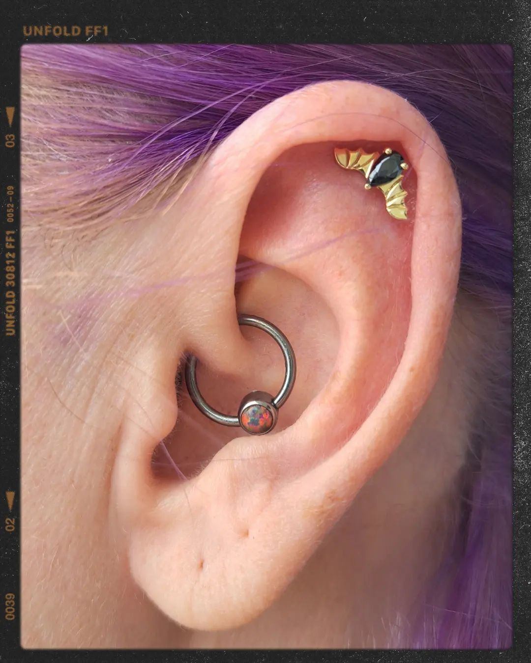 Check out this sweet helix piercing with a yellow gold Bat with black cz from @junipurrjewelry. Do we even need to menti