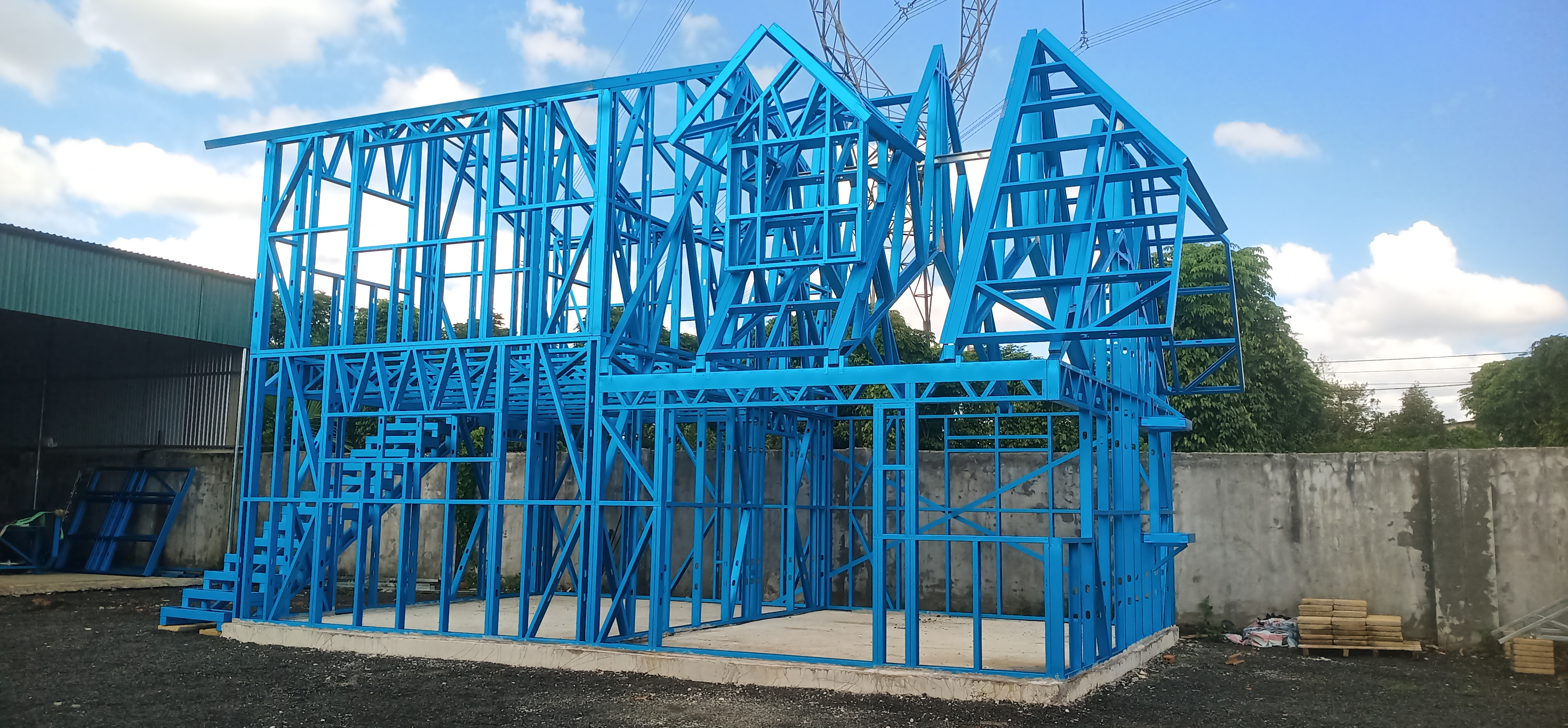 SƠ LƯỢT QUÁ TRÌNH THI CÔNG NHÀ THÉP thumbnail