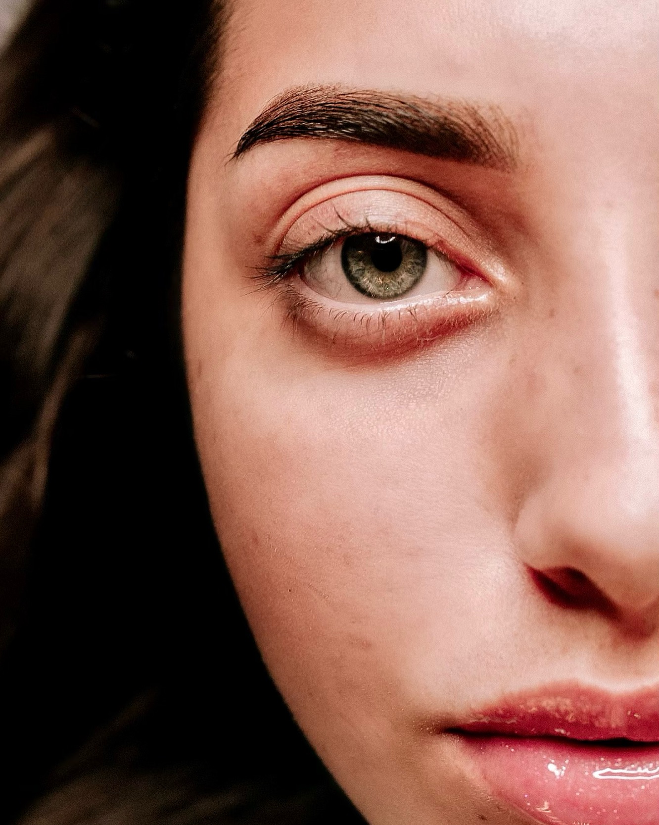 Você sabia que é possível ter uma Sobrancelhas bonita e sem falhas ? 

Eu sei que muitas vezes você olhou para sua Sobra
