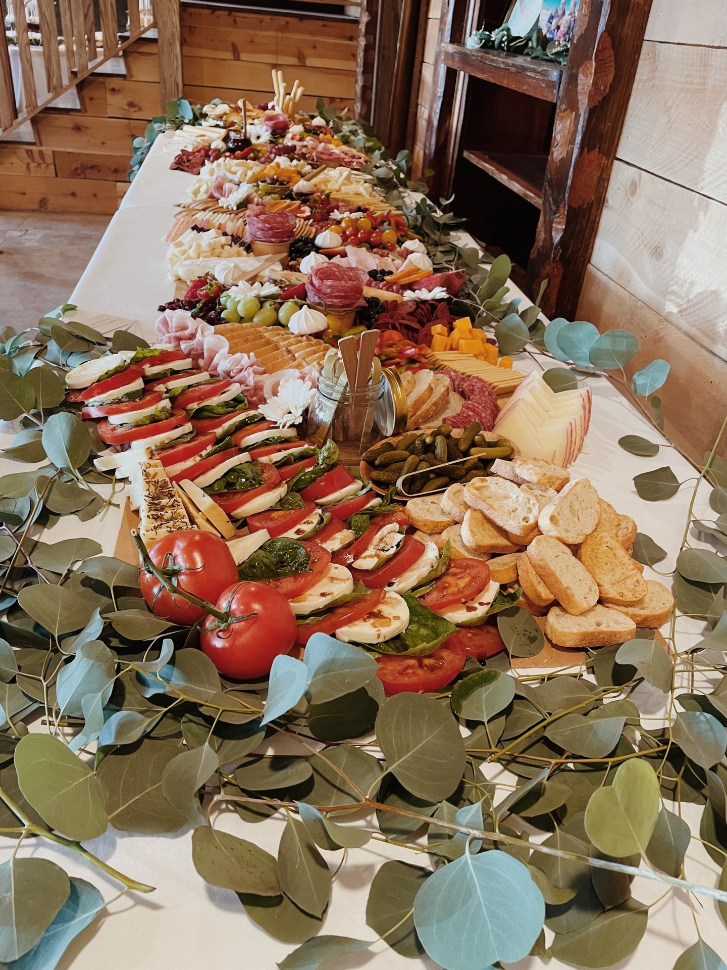 •Celebration of life: Tables like this are near and dear to my heart. The last thing you need is to worry about what you