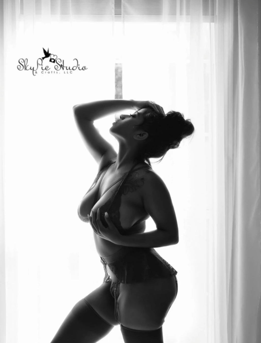 Boudoir Session thumbnail