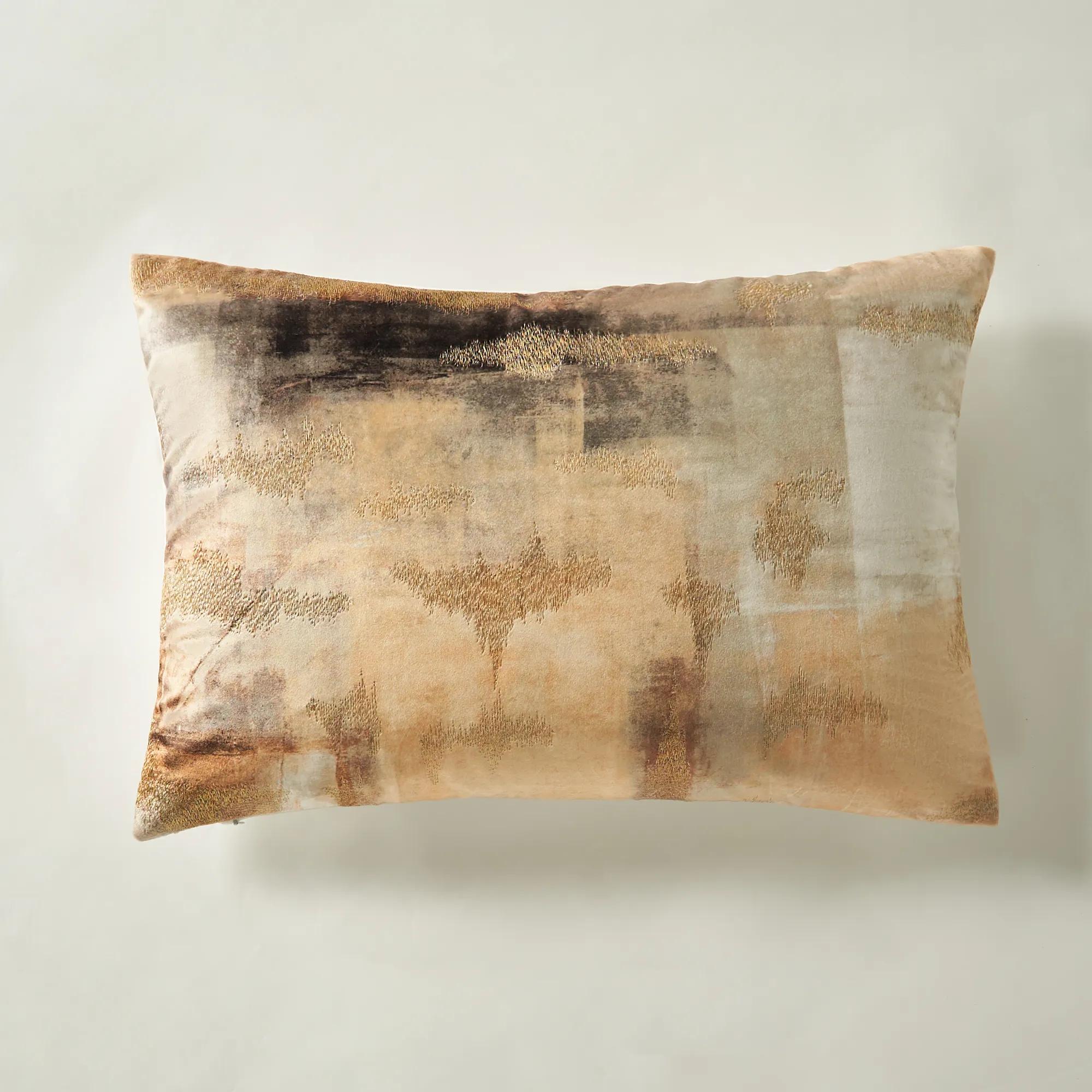 Riya Lumbar 14" x 20" thumbnail