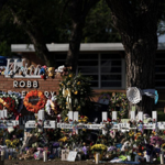 Missouri Youth Voices holds candlelight vigil to honor Texas shooting victims thumbnail