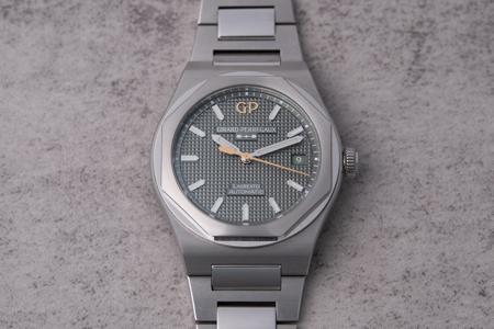Girard-Perregaux Laureato 38mm Sage Green YouTube Review thumbnail