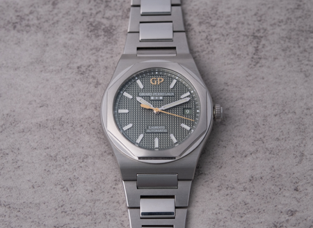 Girard-Perregaux Laureato 38mm Sage Green Written Review thumbnail