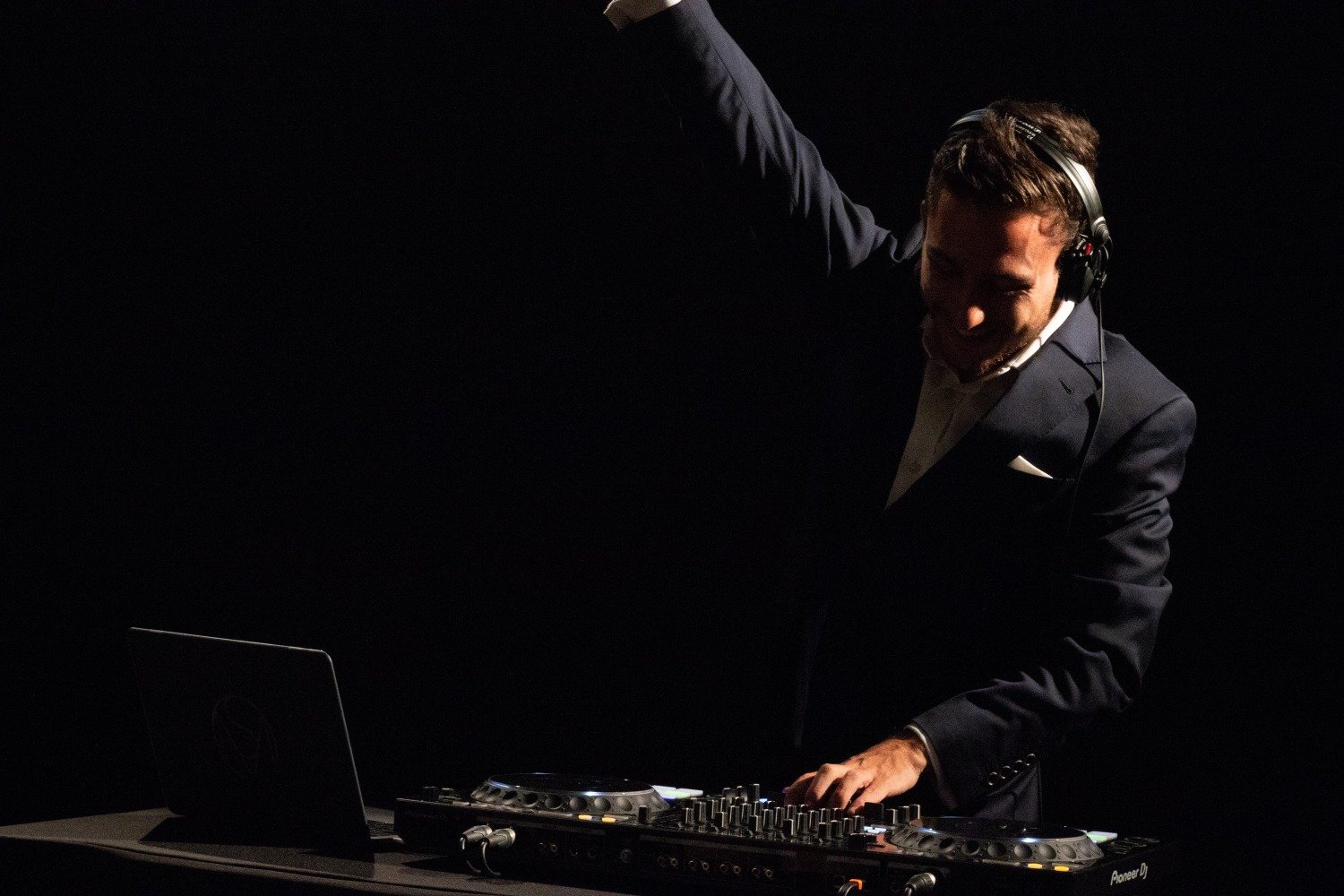 Book your superstar DJ thumbnail