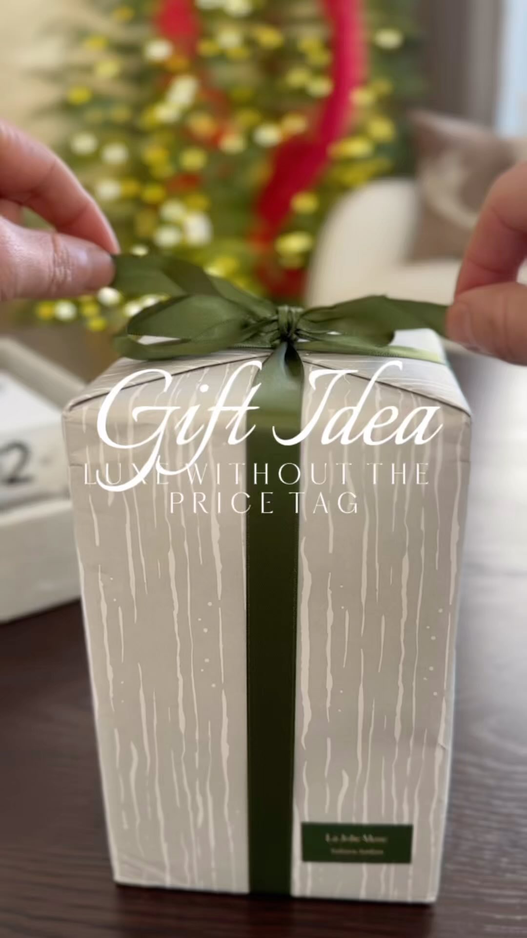 Luxury gift idea without the price tag 👇🏼

This home candle makes a big impact with its beautiful packaging and room fil