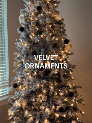 I found these velvet ornaments from amazon and I love it🎄🧸 You can find the link in my bio ♥️ #christmas #christmastree 