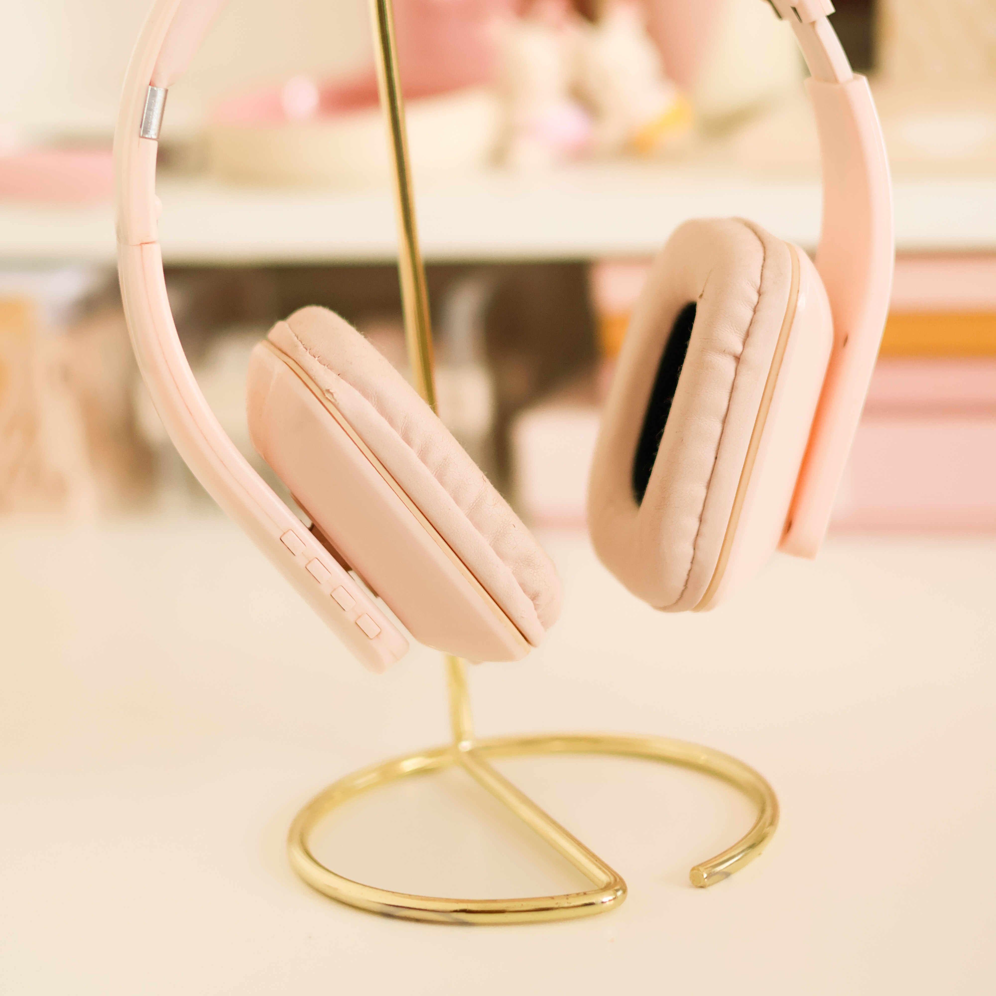 Suporte de Fone Dourado thumbnail