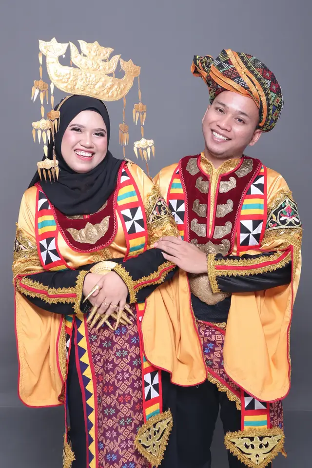 Matching fits, matching hearts! 💕 #iclickstudio #iclickstudiokotamarudu #selfphotosabah 