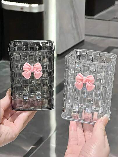 2 Peças Caixa Organizadora de Mesa Transparente com Laço Decorativo Rosa, Organizador de Mesa de Acrílico Transparente, Caixa de Armazenamento de Banheiro para Escova de Dentes e Pasta de Dentes, Suporte para Canetas de Mesa, Organizador de Mesa de Acrílico Transparente, Caixa de Armazenamento de Mesa com Textura de Vime Luxuosa, Prateleira Organizadora Multifuncional, Suporte para Canetas e Estojo de Armazenamento, Ideal para Materiais Escolares, Escritório, Dormitório e Itens Essenciais de Mesa, 1 Peça thumbnail