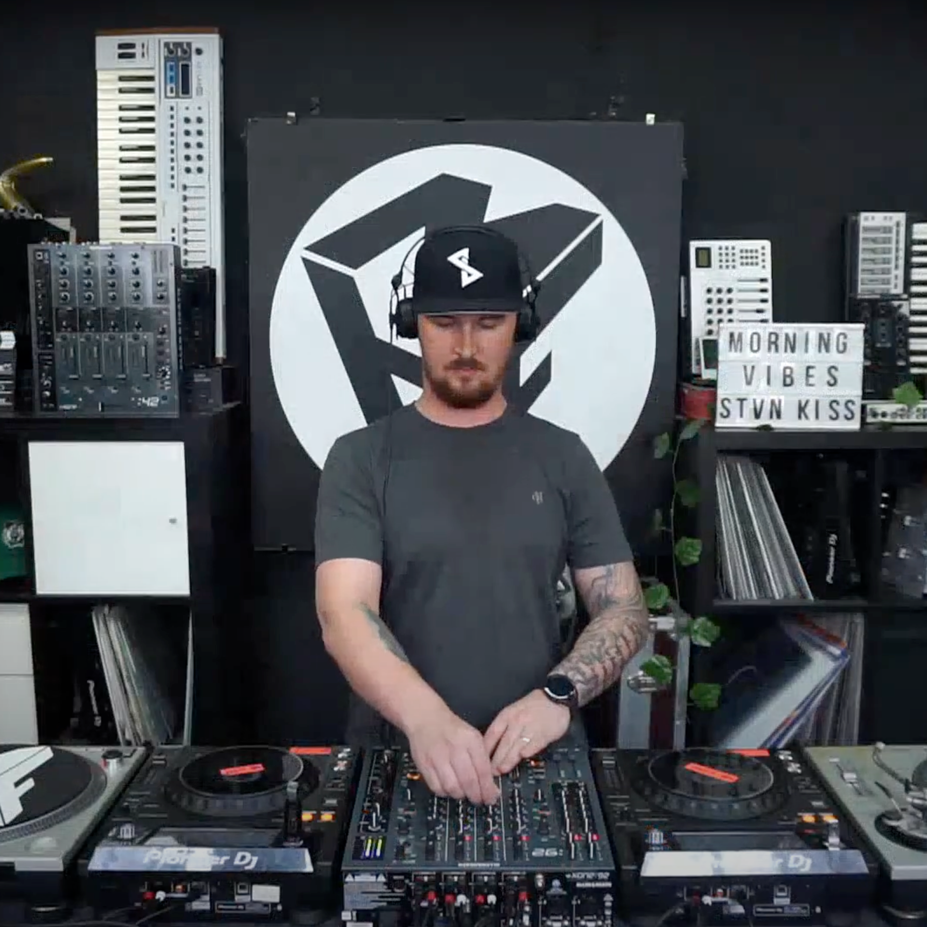  MORNING VIBES #99 STVN-KISS thumbnail
