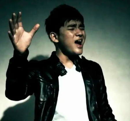 Kasih Belum Termiliki (2010) thumbnail