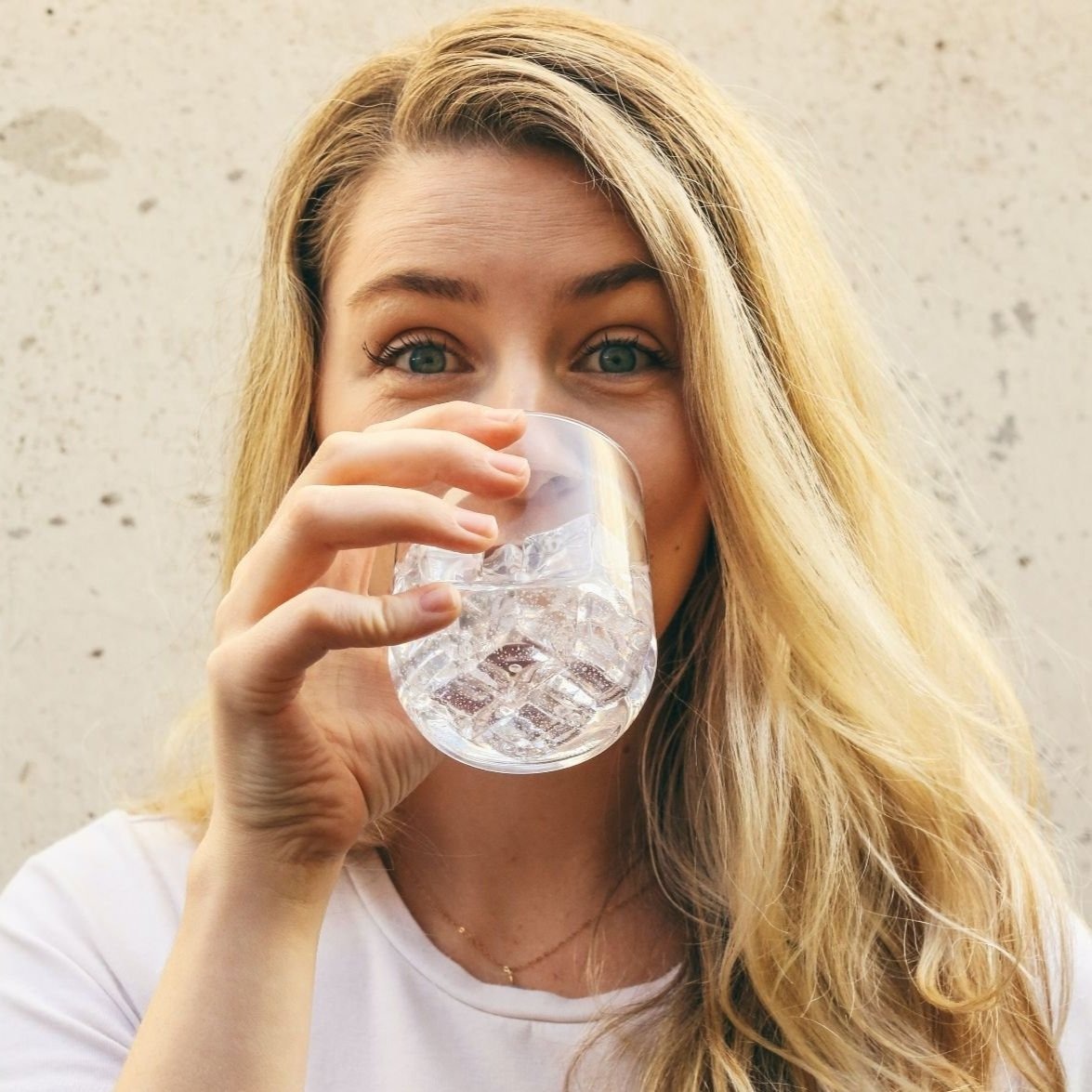 Stay Hydrated: Tips & Benefits thumbnail