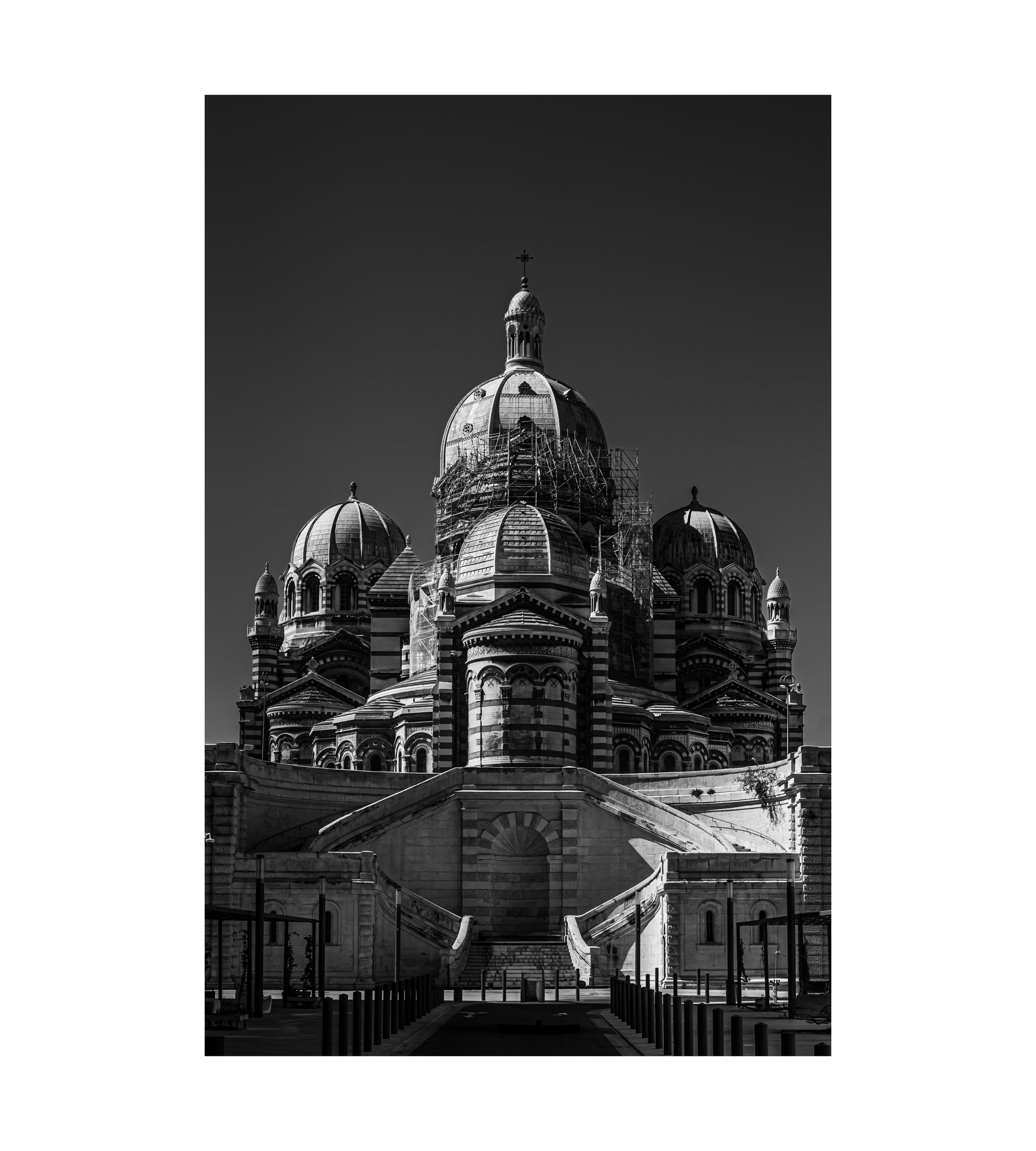 Streetphoto Marsiglia
Canon R + 35mm f1.8

#scattogroup #scattobnw #scattostreet
#Bw_addiction #bnw_zone #rsa_streetview