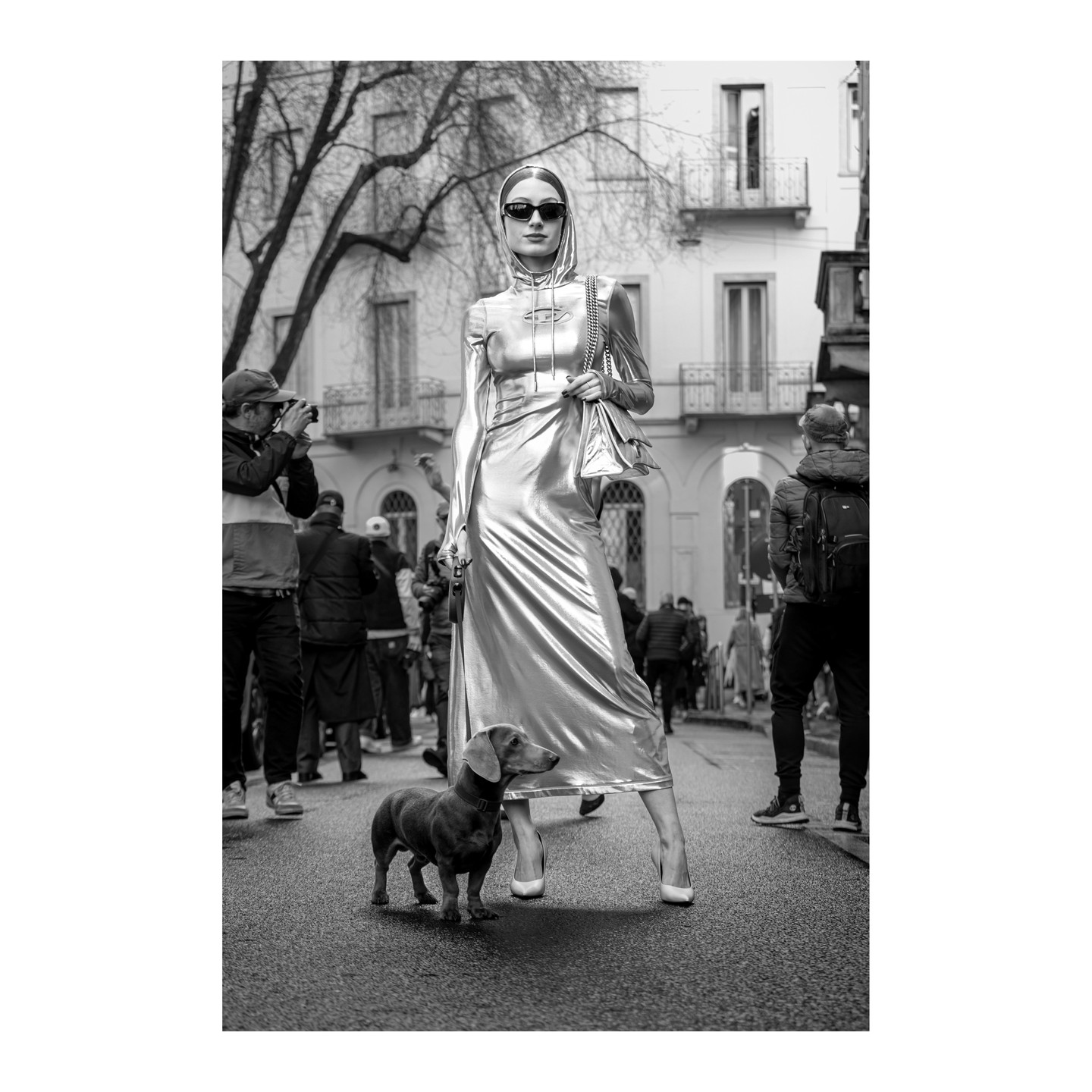 Out Armani - Milano Fashion Week
Canon R & 50-150mm f2.8

#photooftheday
#photo #fashion #fashionstyle #photoshop #light