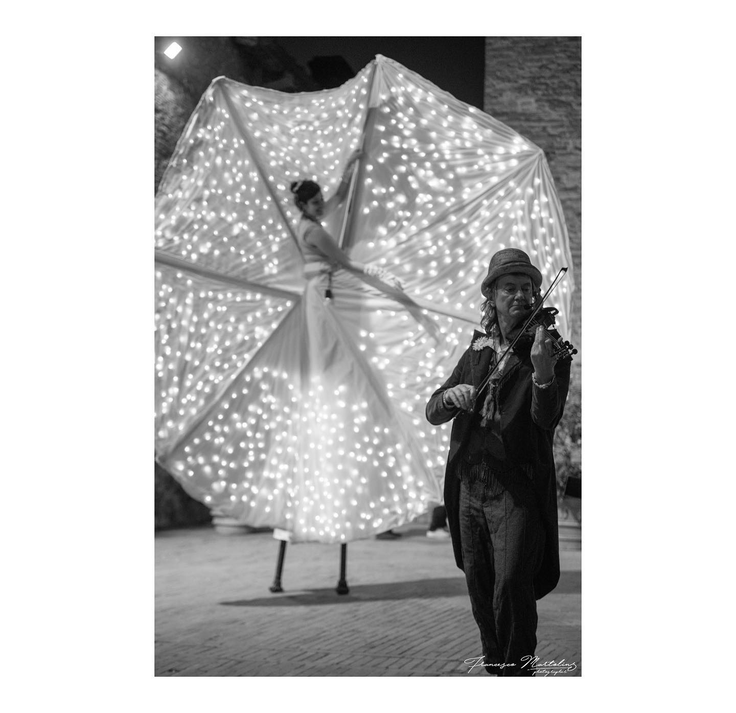 @compagnia_accademia_creativa Bianche Presenze x Mercantia 2023 
.
.
.
.
.
.
.
.
#mercantia #mercantiacertaldo2023 #merc