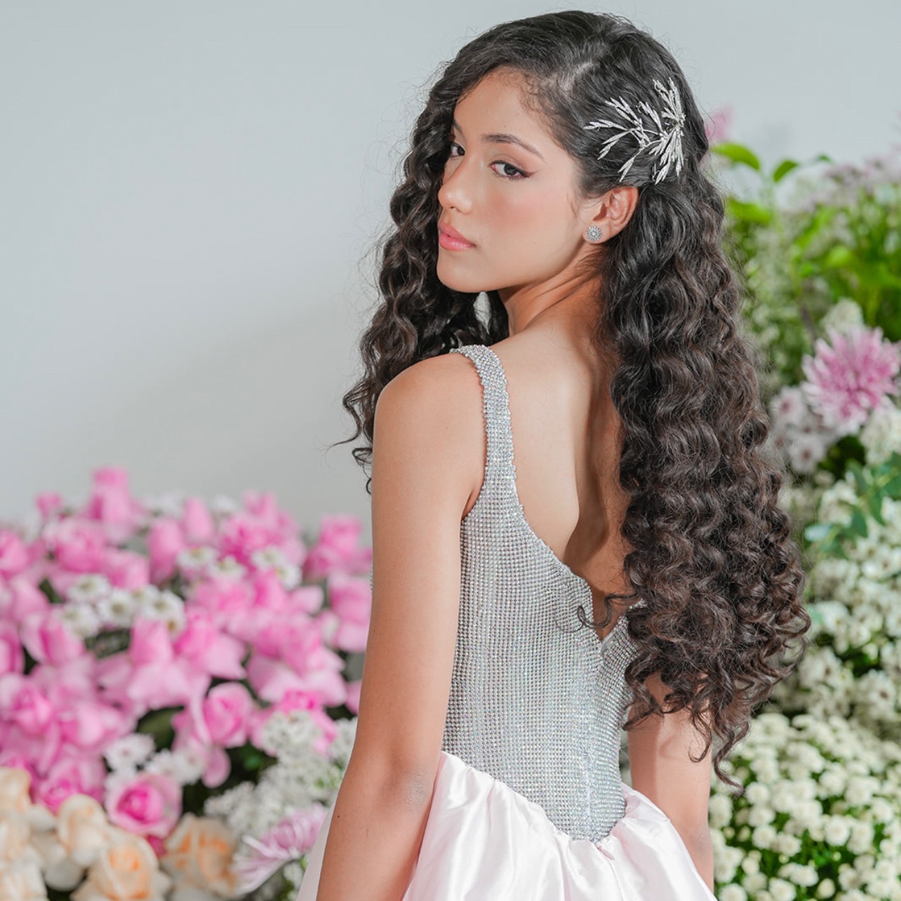 DEBUTANTE  thumbnail