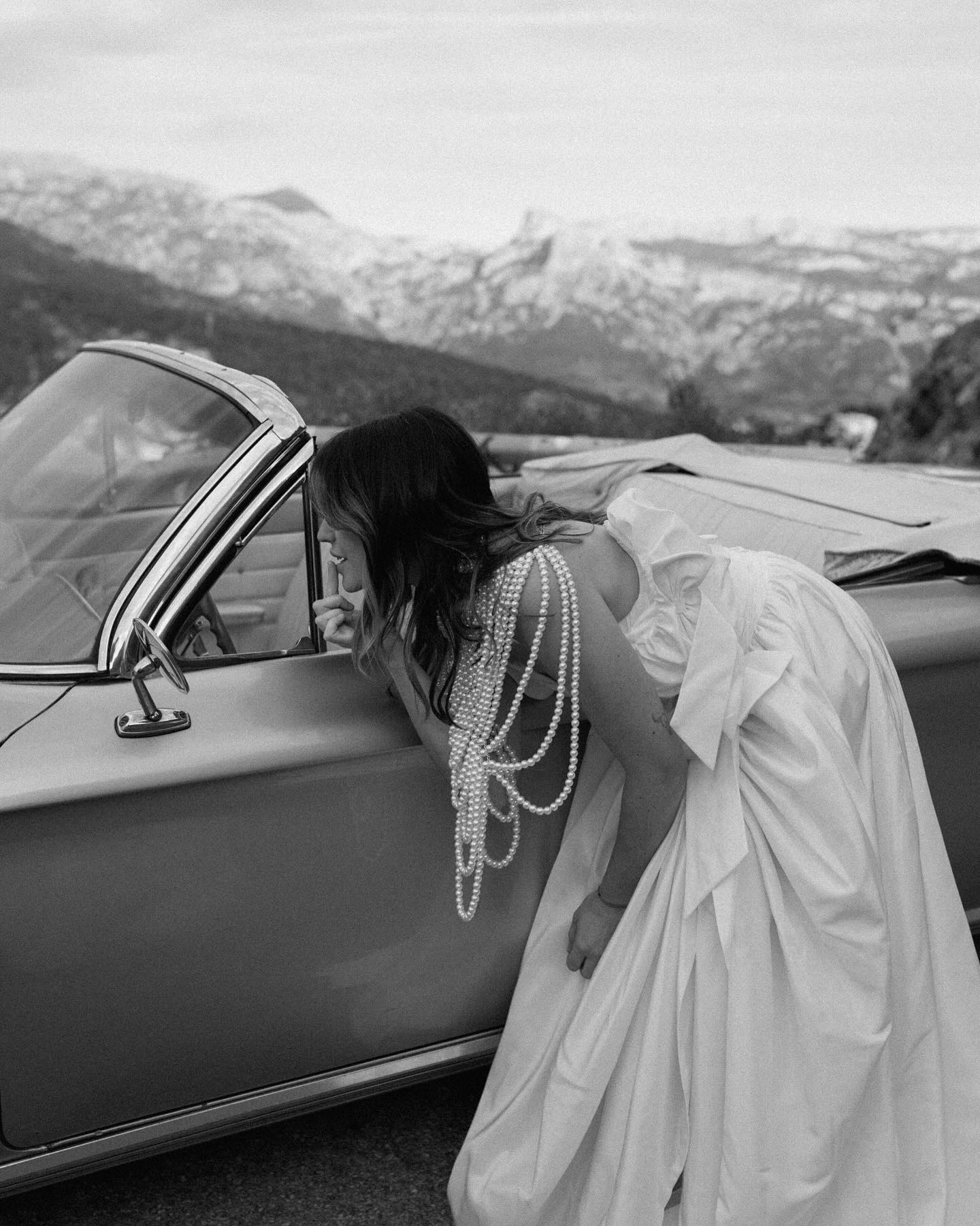 still not over this cliff side elopement styled session with @bubble___couple 💄🪞👄

there’s something so nostalgic about 