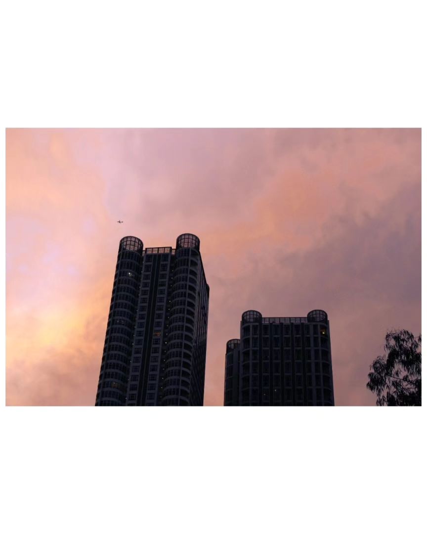 Mandaluyong, Philippines in Decemeber

__
#madaluyong #metromanila #philippines #nightphotography #people #silhouette #c